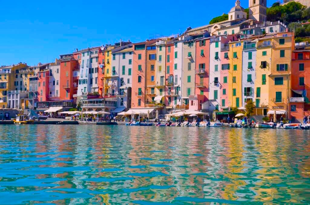 Giorno 2 colazione a bordo in rada di Portovenere